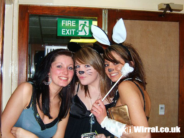 Attached picture halloween bday 034_600x450.jpg